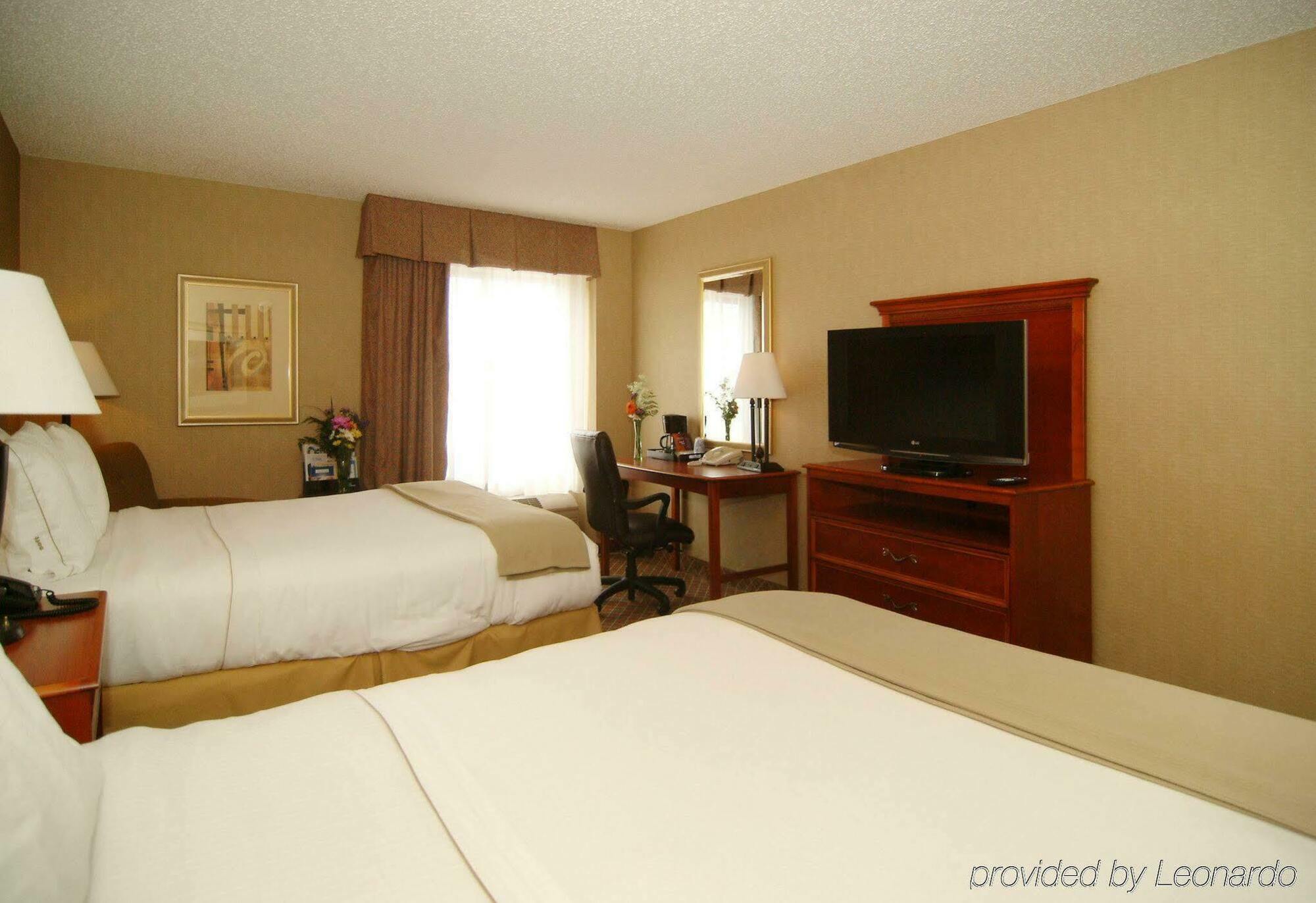 Holiday Inn Express Hotel & Suites Cedar Rapids I-380 At 33Rd Avenue, An Ihg Hotel Eksteriør bilde